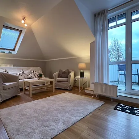 Hafenstrasse 33 Beatrice 20 *