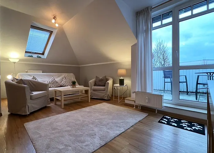 Hafenstrasse 33 Beatrice 20 *